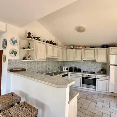 Semesterbostad Charming House With Balcony And Garden *