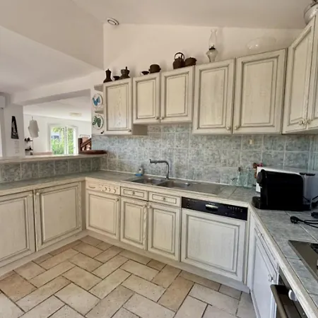 Semesterbostad Charming House With Balcony And Garden *