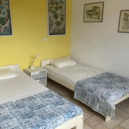 Charming House With Balcony And Garden Semesterbostad *