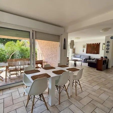 Charming House With Balcony And Garden Сasa de vacaciones