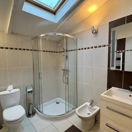 Nyaraló Charming House With Balcony And Garden *